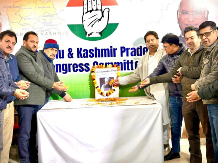 Congress leaders paying floral tribute to Dr Manmohan Singh at PCC HQ, Shaheedi Chowk, Jammu.