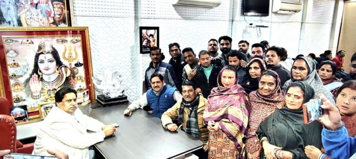 JKPCC working president Raman Bhalla interacting with a group of people from Jammu South.