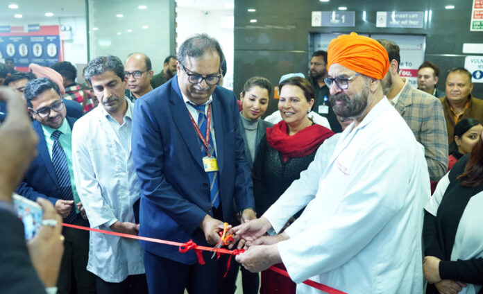 Chairman, NMC New Delhi, Dr Abhijat Sheth, inaugurating hospital-based 3D printing and Virtual Reality Technology in Amandeep Hospitals.