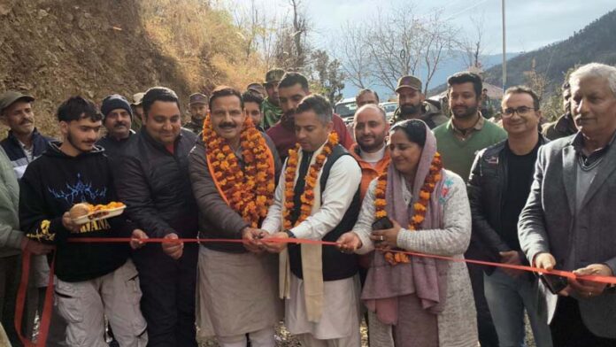 MLA Balwant Singh Mankotia and MLA Ramnagar Sunil Bhardwaj inaugurating a road in Chenani.