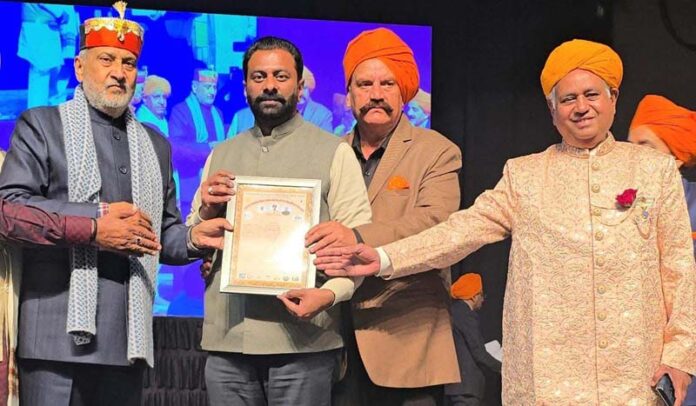 MLA Sham Lal Sharma presenting Dogra Legacy Award to social activist Keshav Chopra.