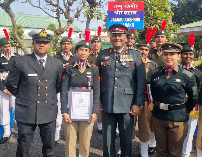 J&K’s Arpun Deep Kour posing along with senior Army officers during a programme.