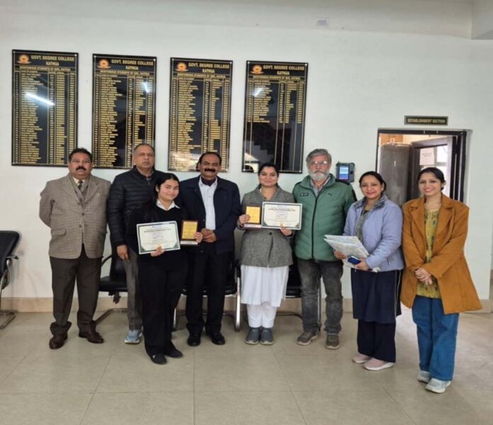 Principal of GDC Kathua and faculty members felicitating the students who excelled in Idea Pitching Competition at IIIM (CSIR).