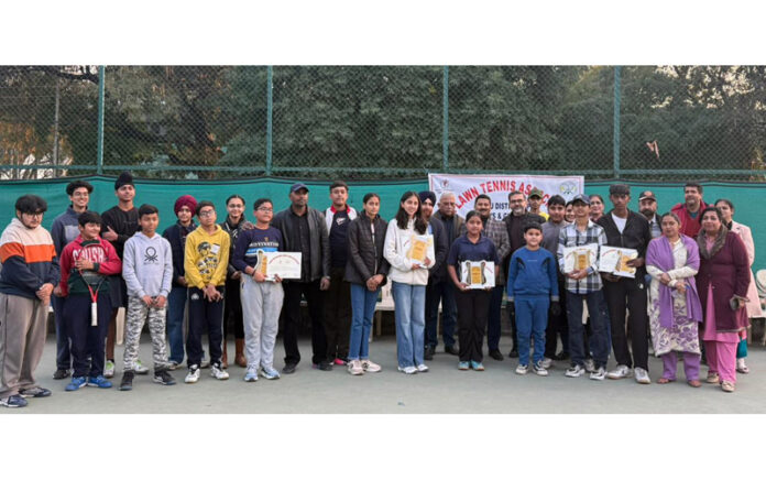 Winners posing along with dignitaries during prize distribution ceremony.