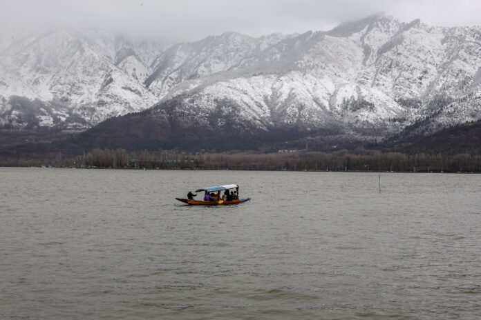 Srinagar Snow Dal 01