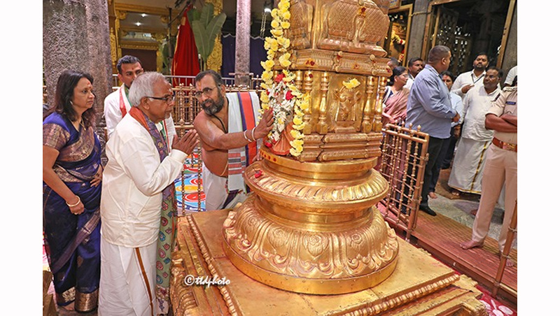 Tirupati: Mauritius Prez offers Prayers at Tiruchanoor Temple