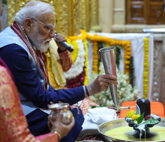 Prime Minister Narendra Modi performs darshan and pooja at Somnath temple, in Gujarat on Sunday. (UNI )