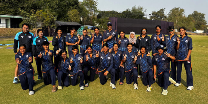 Winning team posing for group photograph. Winning team posing for group photograph.