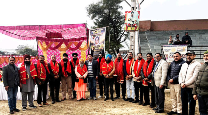 Association members posing for a group photograph.