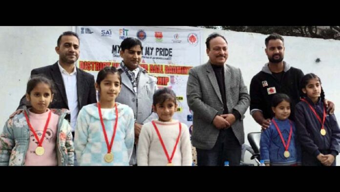 Medal winners posing along with dignitaries.