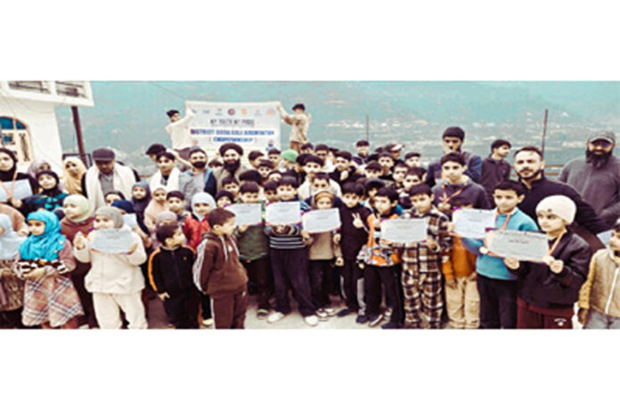 Dignitaries posing along with certificates and dignitaries.