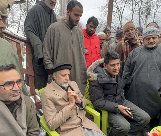 MP Mian Altaf Ahmed interacting with media persons at Anantnag.