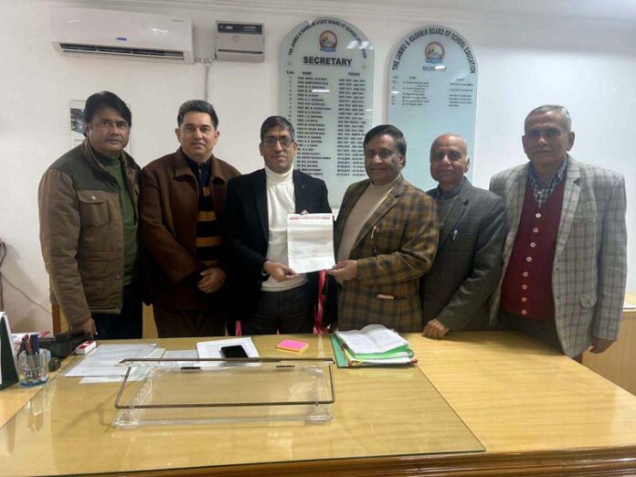 JKPSA delegation submitting memorandum to JKBOSE Chairman. JKPSA delegation submitting memorandum to JKBOSE Chairman.