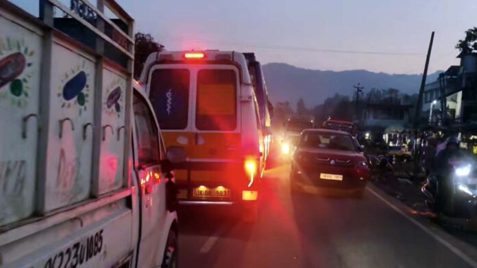 Traffic jam on Billawar road as protestors block road on Sunday. -Excelsior/ Pardeep Sharma