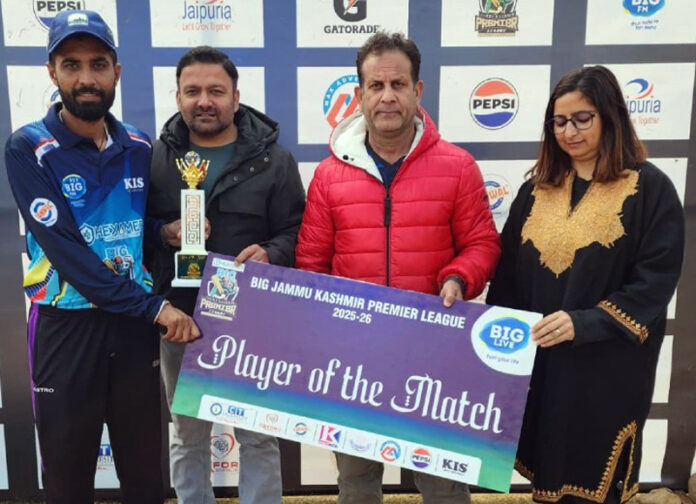 Player of match receiving award from dignitaries.
