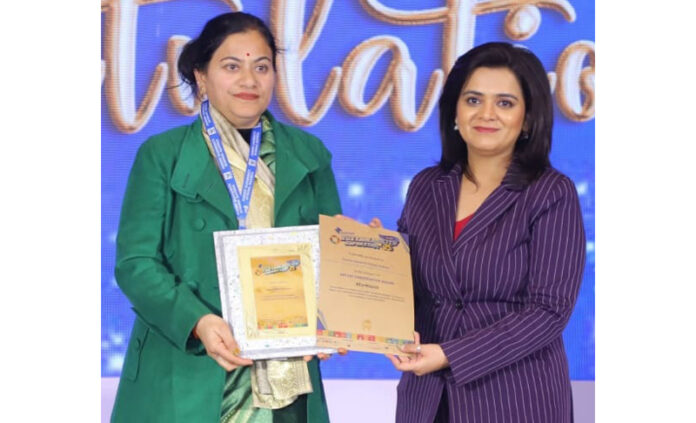 Monika Sharma, Pre-Primary Coordinator receiving award in Delhi.