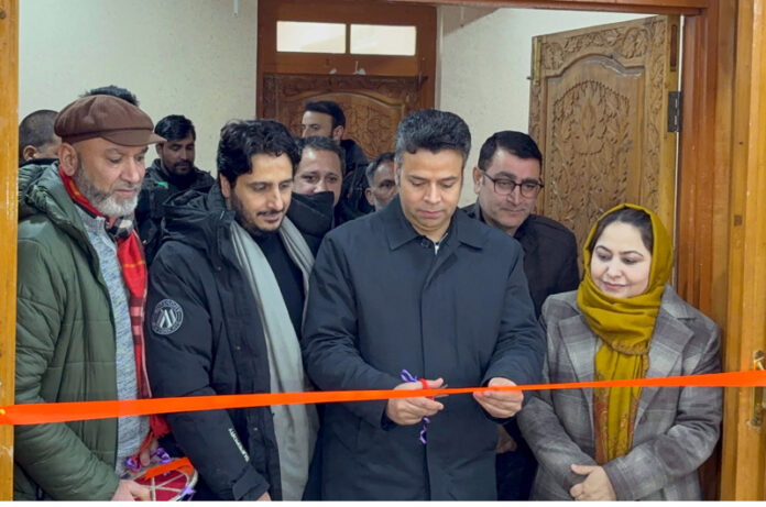 DDC Budgam, Dr Bilal Mohi-ud-Din Bhat, inaugurating a media workshop in the district.