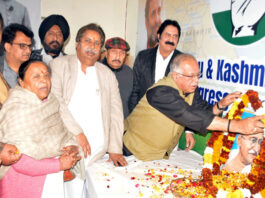 Cong leaders led by PCC chief, TH Karra paying tribute to Gandhi Ji on Friday. -Excelsior/Rakesh