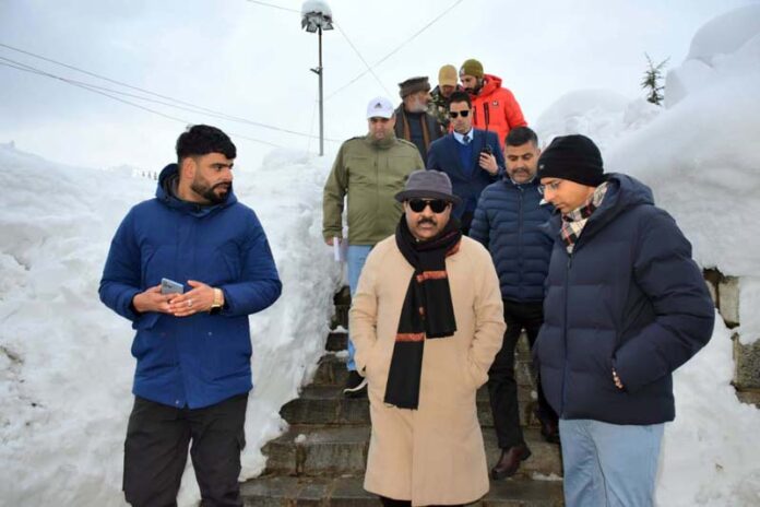 Deputy CM inspects snow hit areas of Pulwama, Shopian, reviews felief measures, development works.