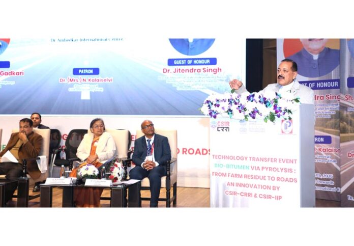 Union Minister Dr Jitendra Singh addressing the technology transfer ceremony of indigenous 'Bio-Bitumen' at a CSIR event held at New Delhi on Wednesday. Also seen is Union Minister Nitin Gadkari.