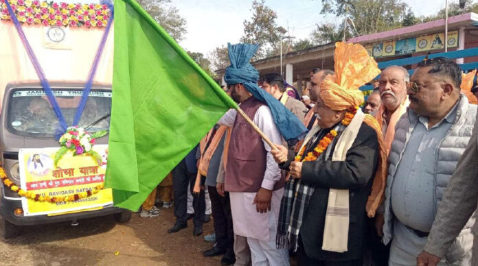 Senior NC leader Ajay Kumar Sadhotra flagging off Shobha Yatra of Guru Ravi Dass at Karwanda, Jammu.