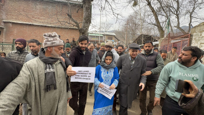 PDP leader Iltija Mufti staging a protest against the proposed railway line to Pahalgam. -Excelsior/Sajad Dar PDP leader Iltija Mufti staging a protest against the proposed railway line to Pahalgam. -Excelsior/Sajad Dar