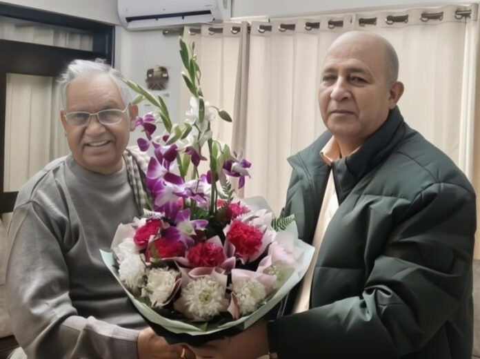 JDU leader GM Shaheen handing over a bouquet to Union Agri Minister in Delhi.