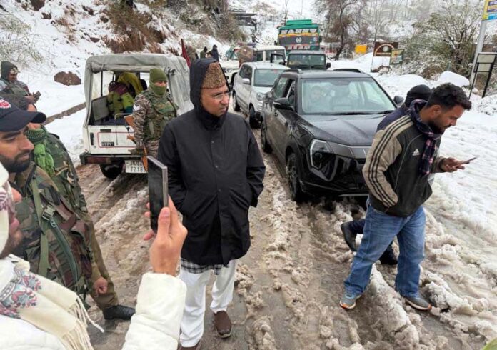 MP GA Khatana moving on snow clad road at Bhimber Gali in Poonch as his vehicle trapped on Friday.