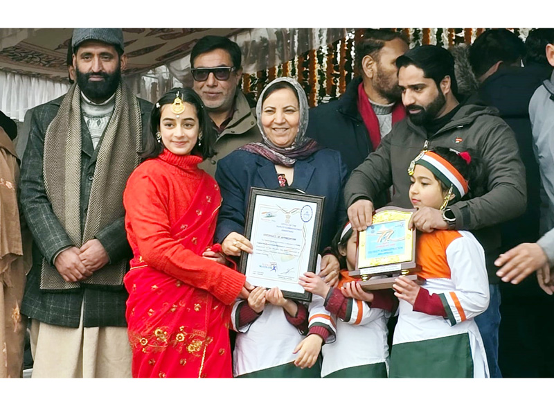 Minister Sakeena Itoo felicitating students at Anantnag.