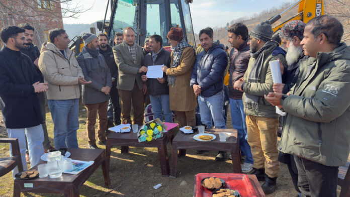 SKUAST-K Vice-Chancellor meeting with field staff during his visit to Mountain Crop Research Station (MCRS) Sagam.