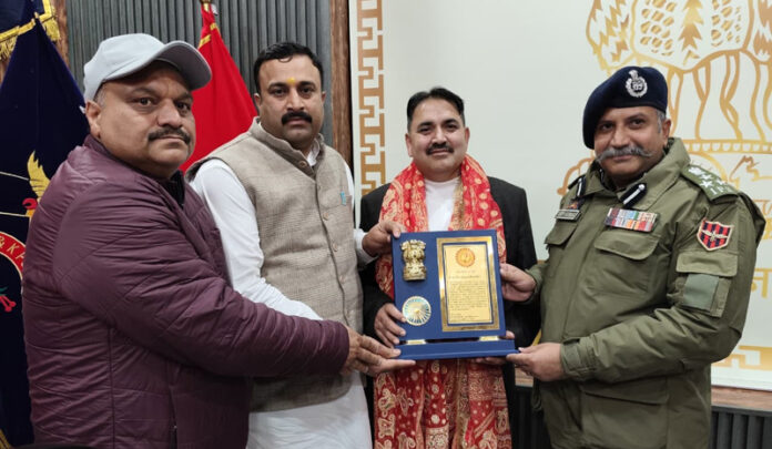 DIG Shiv Kumar Sharma and Mahant Rohit Shastri presenting a memento to CTI Northern Railway Jammu Tawi, Abdul Rashid.