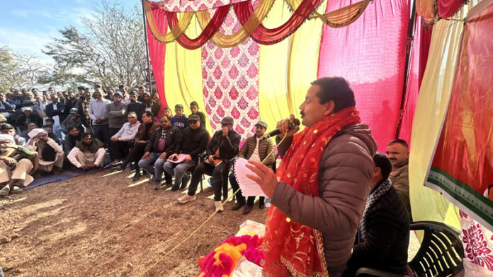MLA Balwant Singh Mankotia addressing Public Darbar at Bali Panchayat in Chenani Assembly constituency.