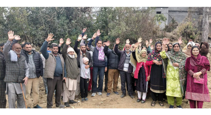 Residents of Kheora protesting near GMC at Rajouri on Thursday. - Excelsior/Imran