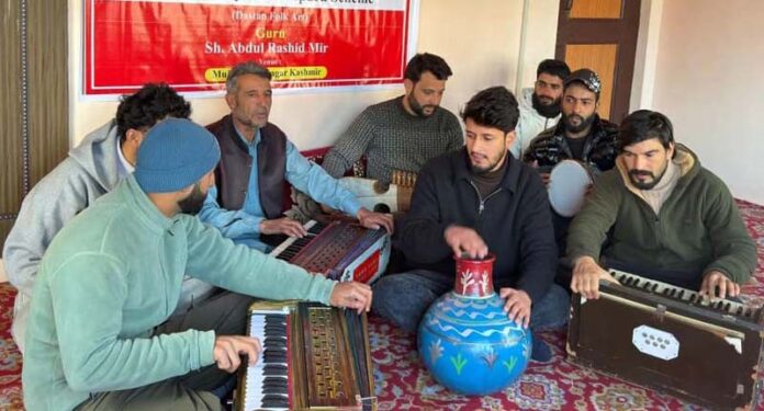 Shishyas practicing during Guru-Shishya Parampara Scheme.
