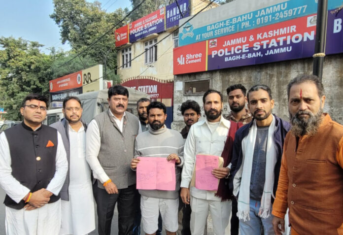 Injured youth and Shiv Sena activists outside Bahu Fort Police Station.