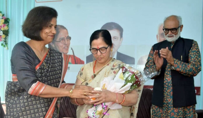 Prof Kumud Sharma, Vice Chancellor MGAHU University Wardha, Maharashtra honouring, Dr Kshama Kaul on Tuesday.