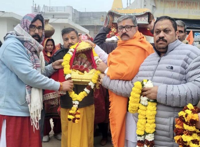 Zorawar Singh with Mridul Shastri and others at the Bhagwat Saptah.