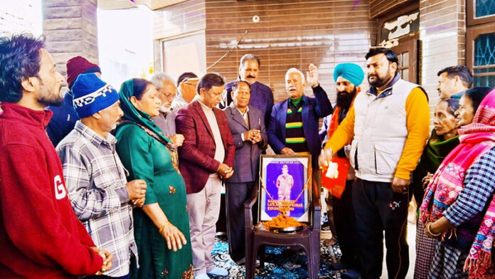 MLA Kathua Dr Bharat Bhushan paying tribute to Kargil martyr Pawan Kumar at Parliwand area on Wednesday. MLA Kathua Dr Bharat Bhushan paying tribute to Kargil martyr Pawan Kumar at Parliwand area on Wednesday.