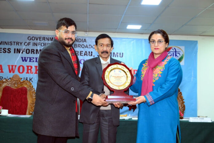 Prof Javaid Iqbal, the Vice Chancellor of BGSBU presenting a memento to Dir PIB Neha Jalali in Rajouri. Prof Javaid Iqbal, the Vice Chancellor of BGSBU presenting a memento to Dir PIB Neha Jalali in Rajouri.