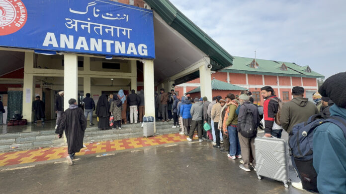 Rush of passengers at Anantnag Railway Station on Sunday. — Excelsior/Sajad Dar