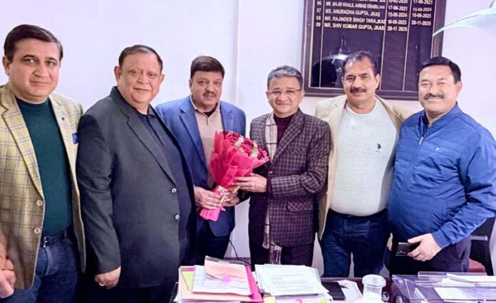 Delegation of Chamber of Commerce Jammu meeting with Controller LMD.