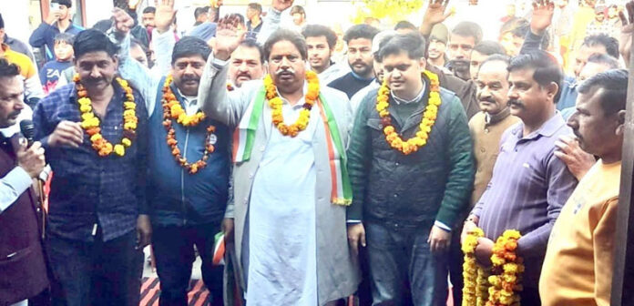 JKPCC working president Raman Bhalla leading MGNREGA Bachao campaign in Bishnah.