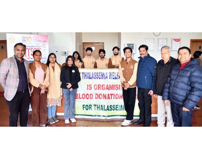 Dignitaries participating in blood donation camp at IIM Jammu posing for a group photograph.