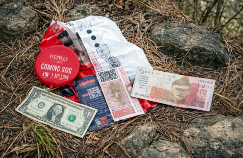 Pak balloons with foreign currency notes recovered