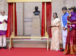 Prez Unveils Bust Of First Indian Governor General At Rashtrapati Bhavan