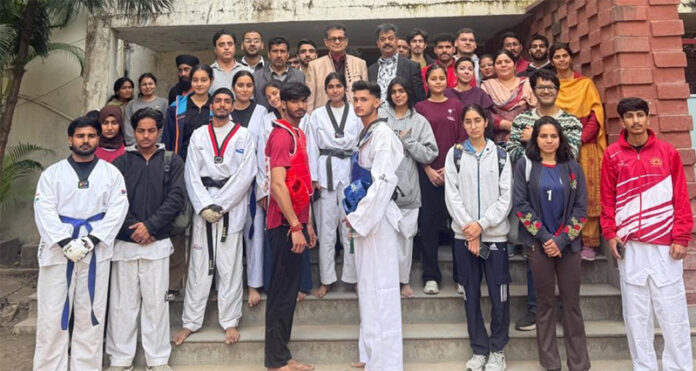 Taekwondo players posing for group photograph.