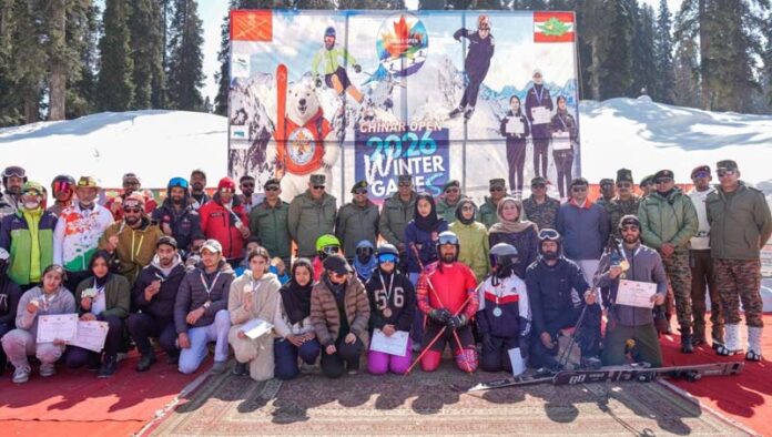 Participants and dignitaries posing for group photograph during prize distribution ceremony. Participants and dignitaries posing for group photograph during prize distribution ceremony.