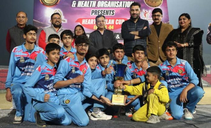 Winning team posing along with dignitaries.