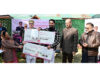 CM Omar Abdullah felicitating winners of Chrysanthemum Garden Photography on Wednesday.