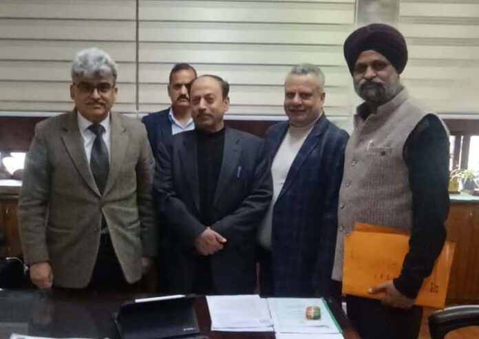 Members of JKMEF posing with Chief Secretary Atal Dulloo.